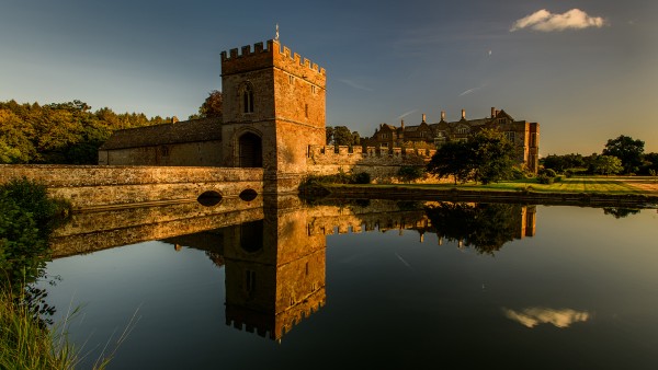 Explore Britain’s Great Homes, Gardens and Gin