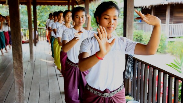 The Sacred Dancers of Angkor with Li-Da Kruger and Ravynn Karet-Coxen