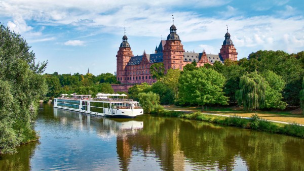Experience our Viking Longships during a 360° tour with Karine Hagen