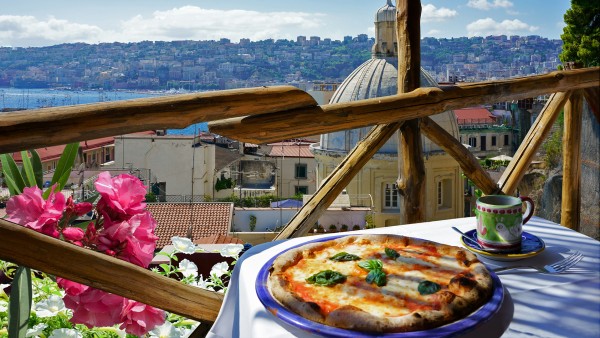 Learn about traditional Neapolitan pizza and explore Pompeii with Alastair Miller