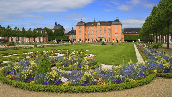 Explore the ornate gardens of Germany’s Schwetzingen Palace with Jan Enss