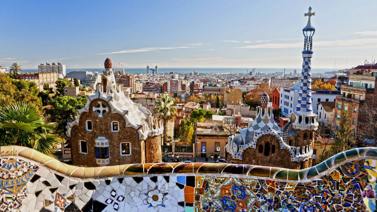 Explore the architecture of Antoni Gaudí with guest lecturer Viv Lawes)
