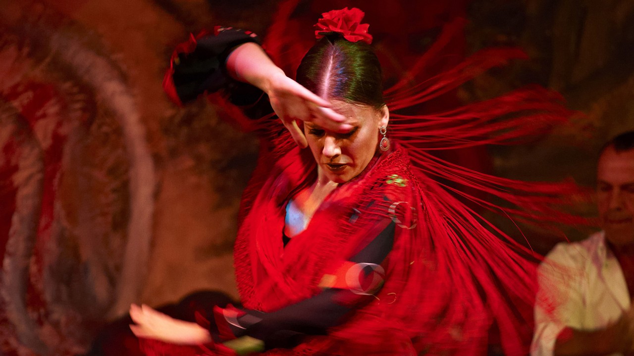 Explore Spanish flamenco with guest lecturer Lucy Hallman Russell)
