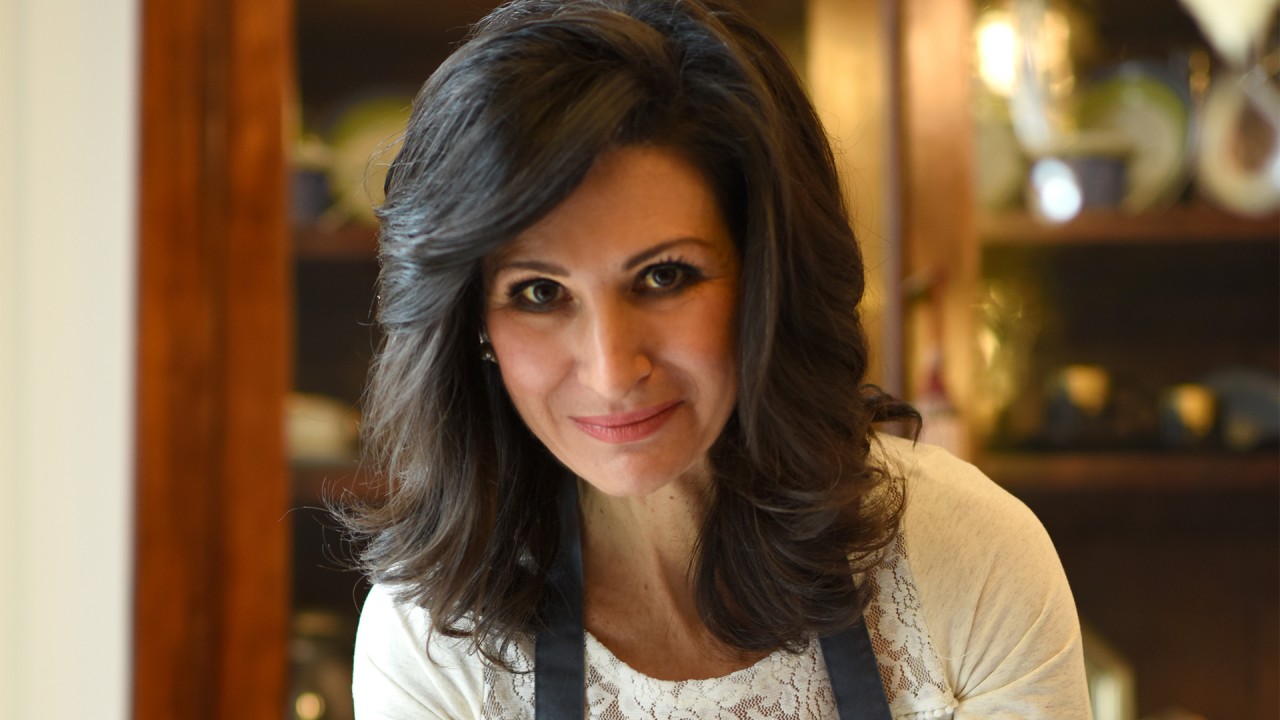 Alastair Miller in conversation with Cook and Author Paola Lovisetti Scamihorn)