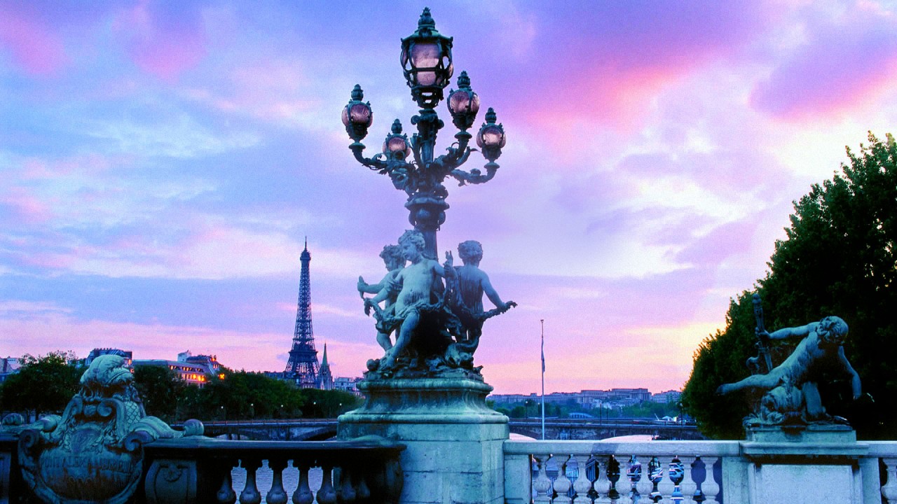 Explore More: Paris, France)