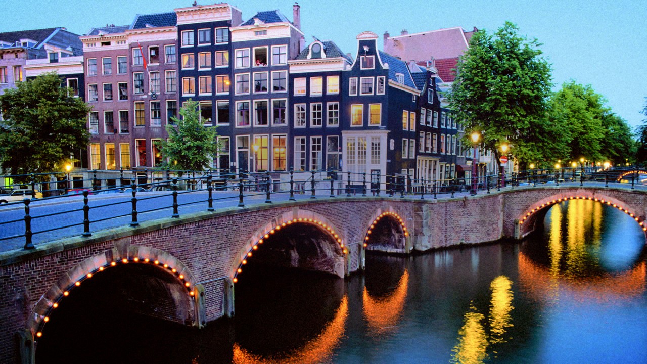 Explore: Amsterdam)