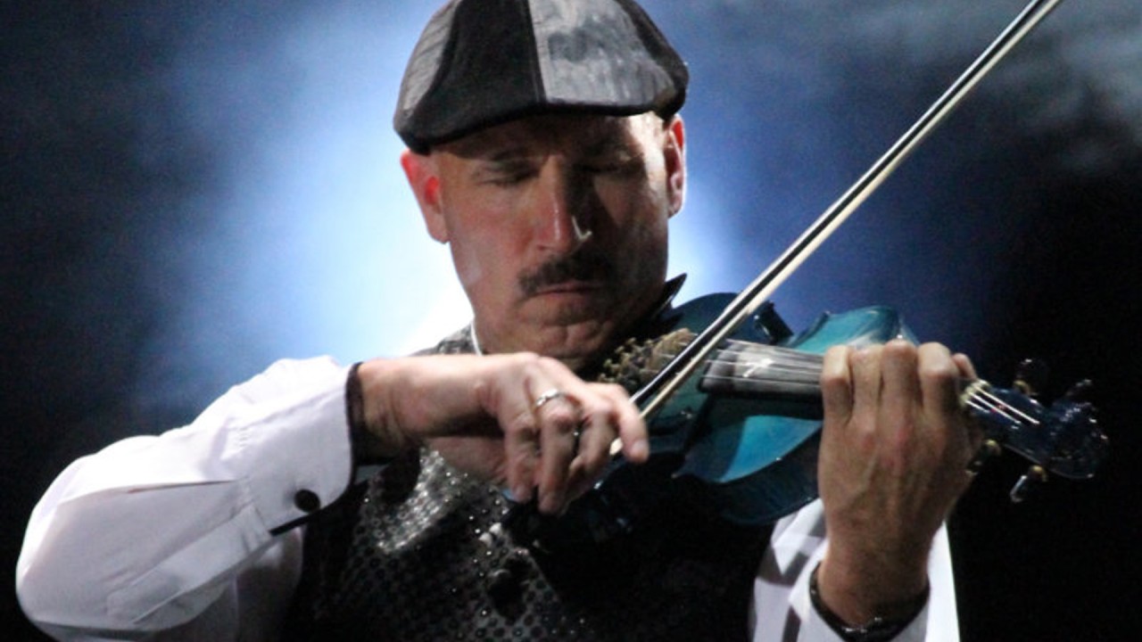 Anne Diamond learns about the artistry of jazz violin with acclaimed musician Doug Cameron)