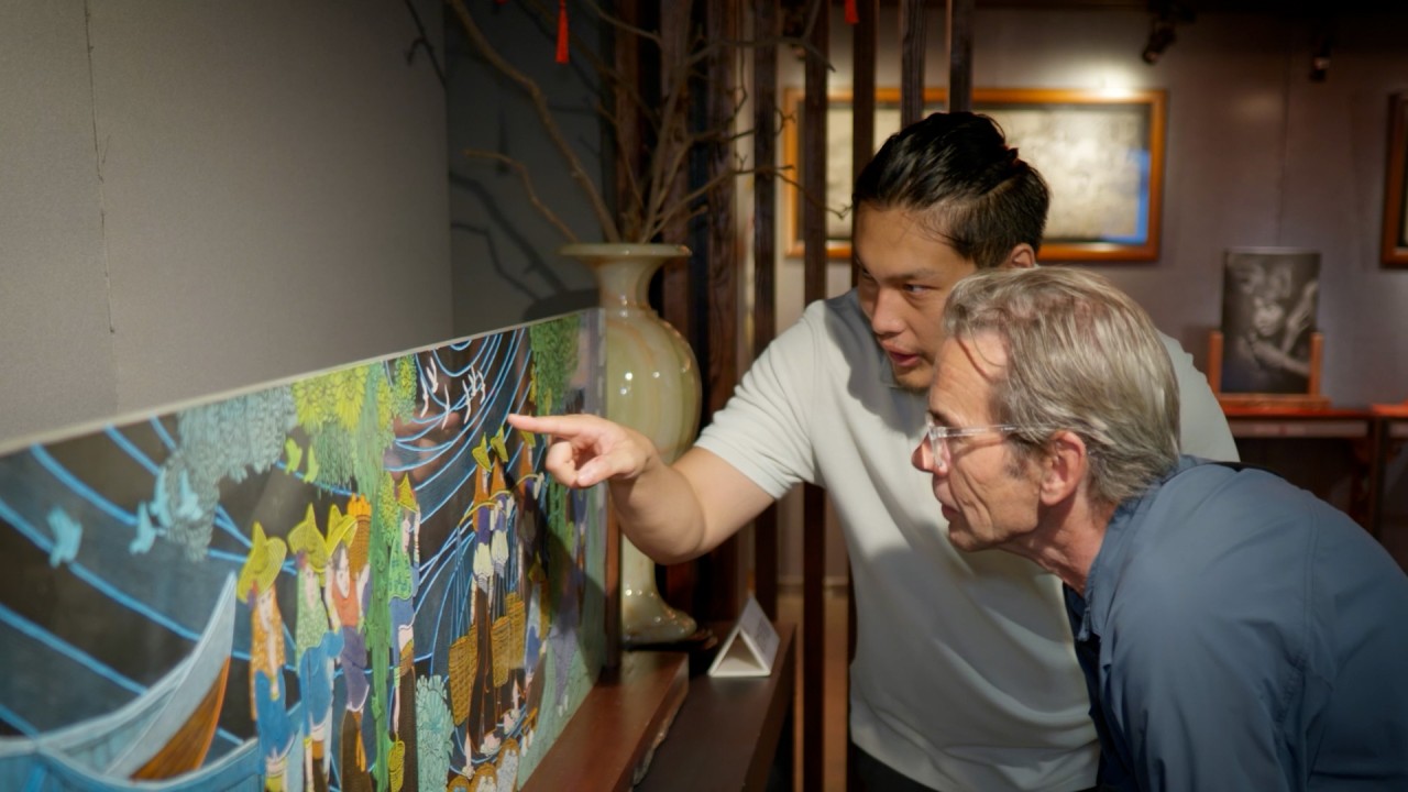 Alastair Miller in conversation with Ian Dai at Huihe Stone Cultural Park)