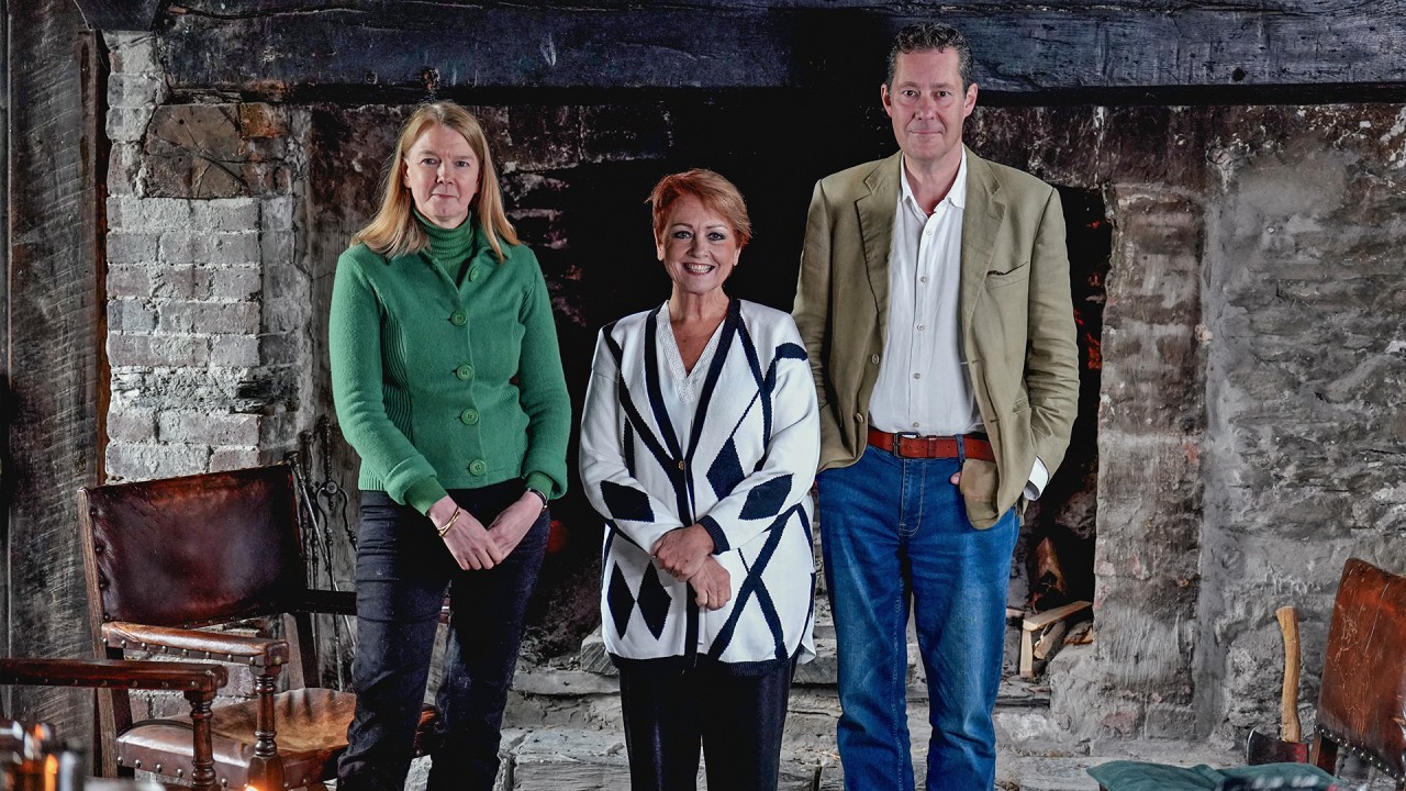 Inside the restoration of Wales’s historic Gwydir Castle with Anne Diamond)