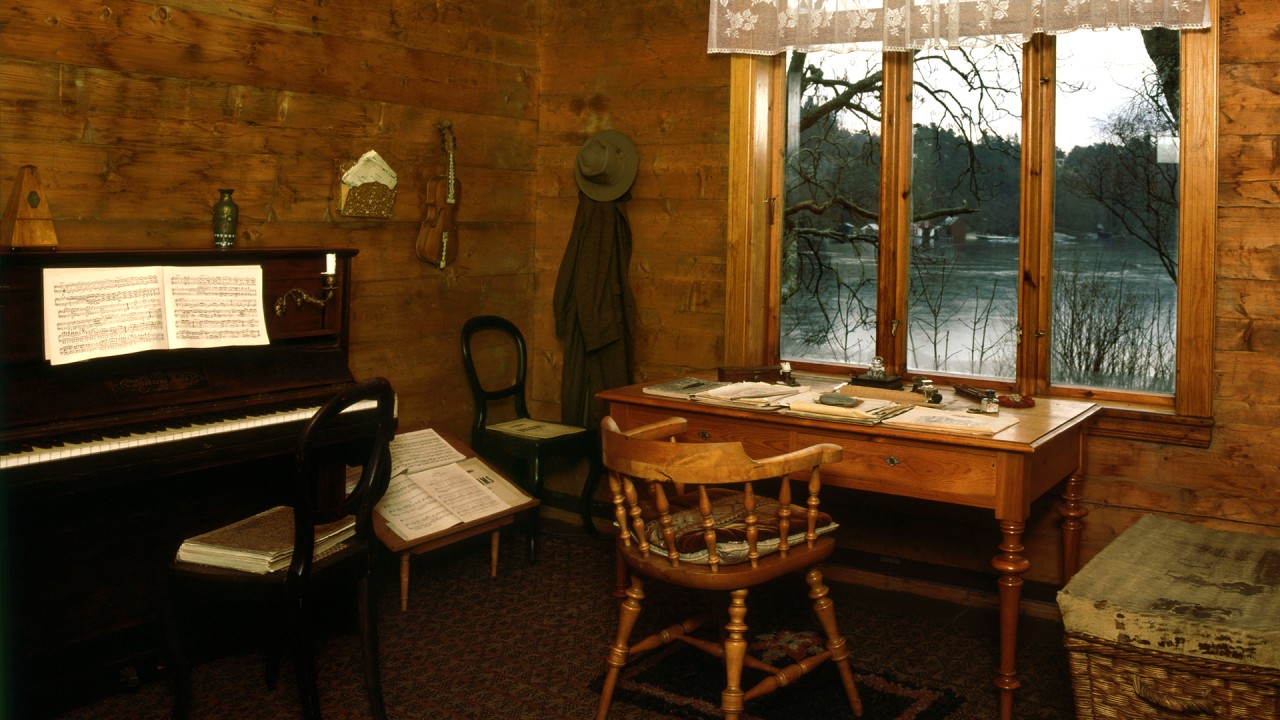 Immerse yourself in the life and music of Edvard Grieg with host John Hovland)