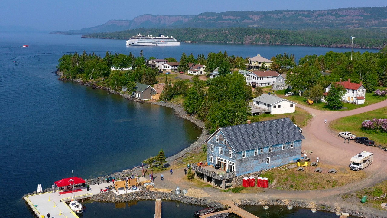 Discover Lake Superior with Jean Newman Glock)