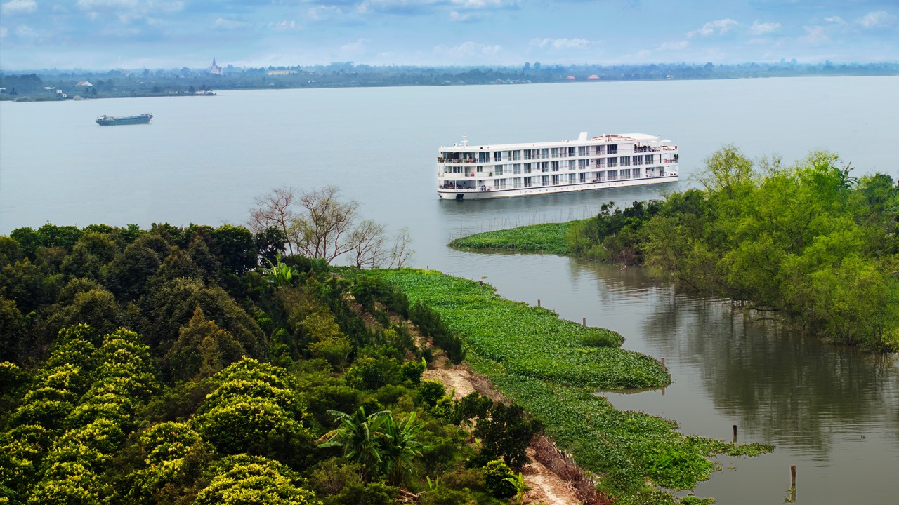 Discover Angkor Wat and the Mekong River with Joost Ouendag)