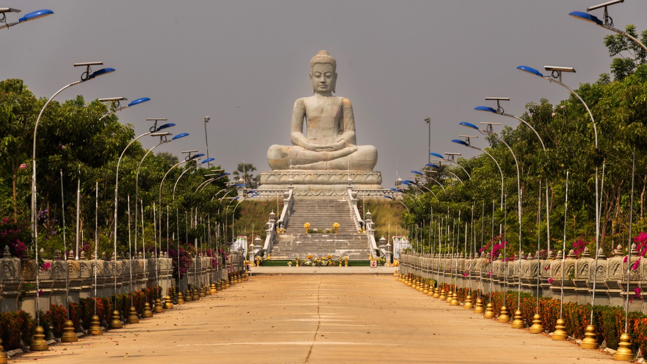 Journey along the Mekong River with Alastair Miller)