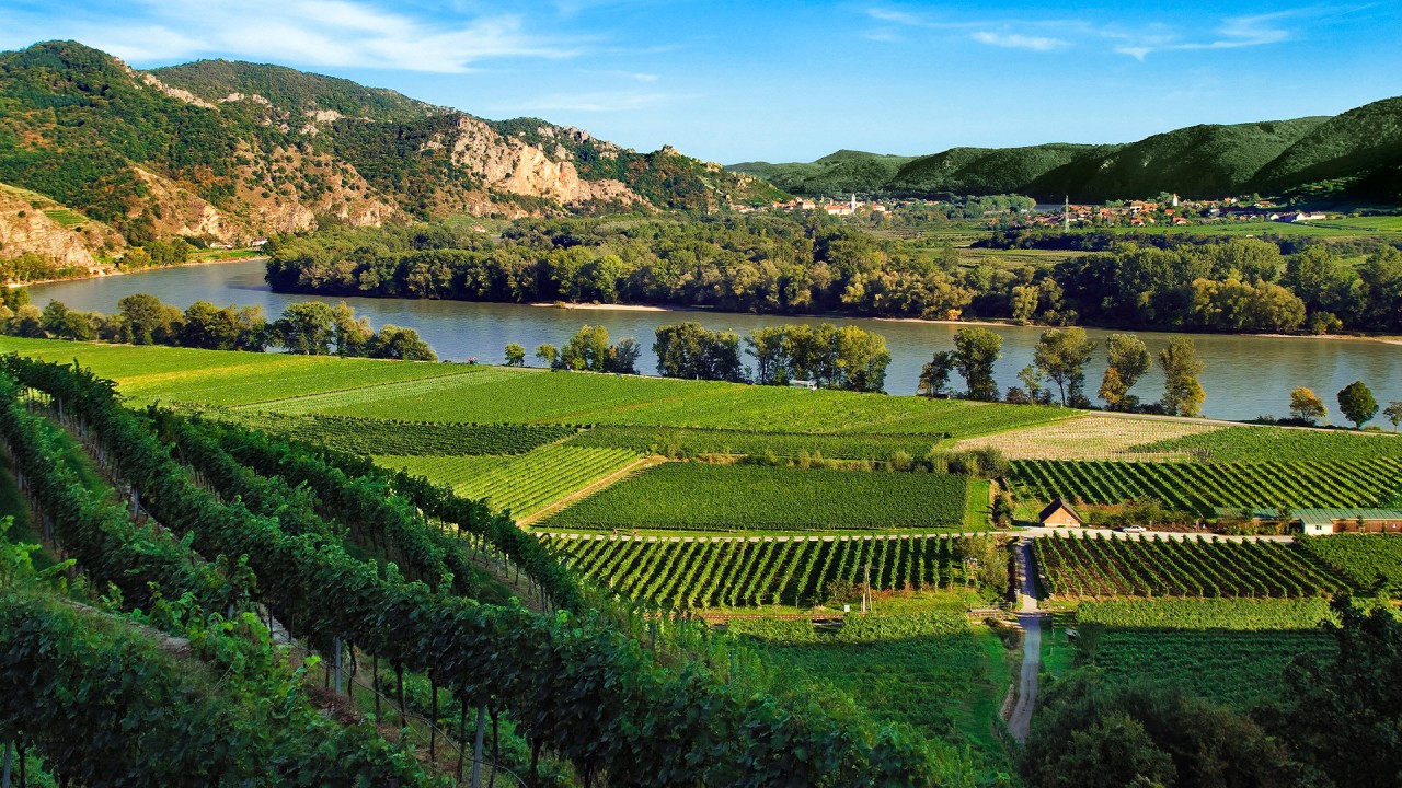 Explore UNESCO World Heritage Sites along Europe’s great rivers with Joost Ouendag)