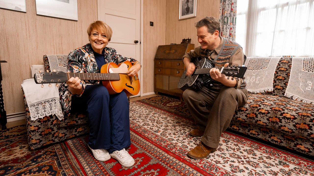 Step inside the childhood home of Sir Paul McCartney with Anne Diamond OBE)