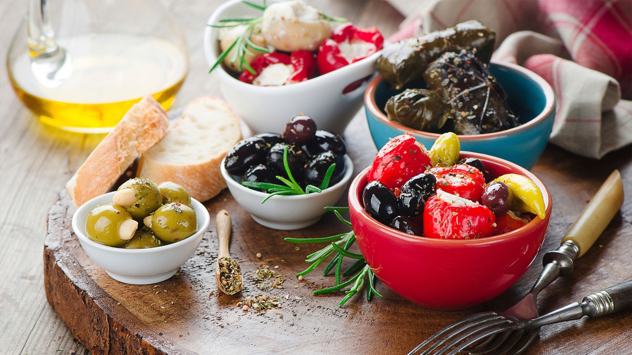 Uncover the benefits of the Mediterranean diet with Dr. Simon Poole)