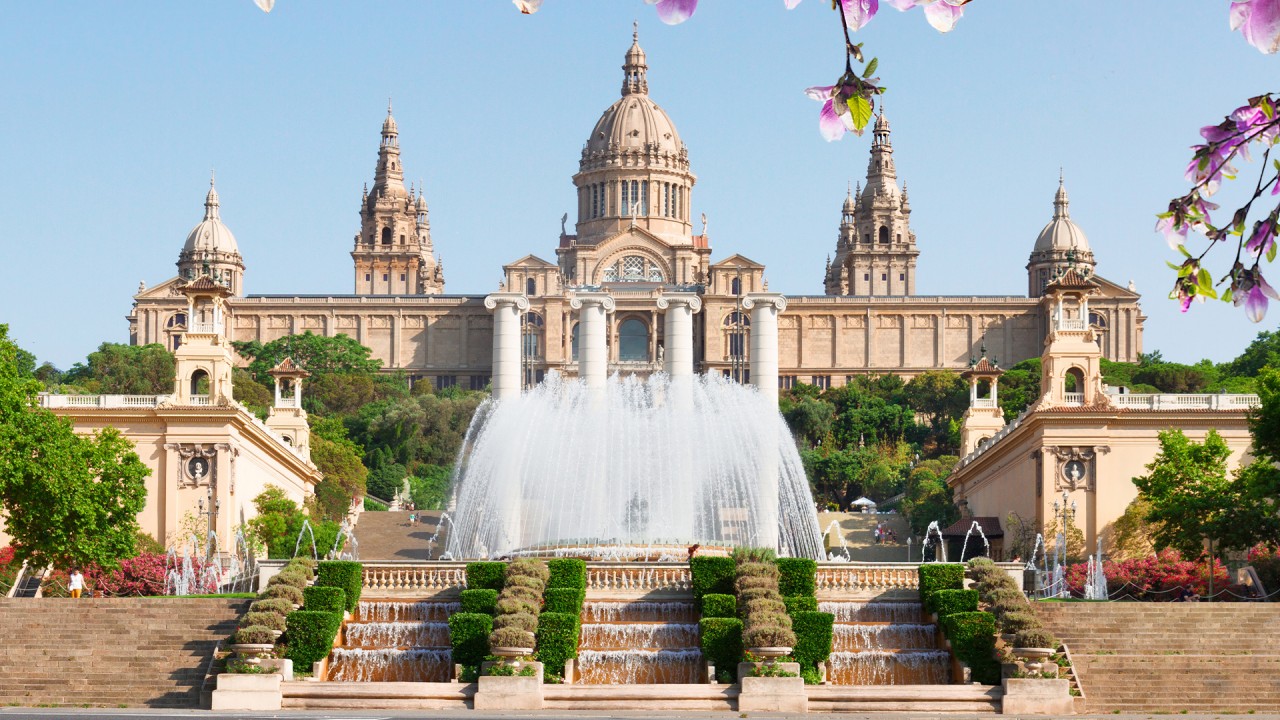 Discover Barcelona's Gothic Quarter with Jean Newman Glock)