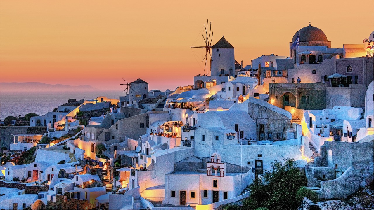 Explore Santorini with Vangelis Zervogiannis)