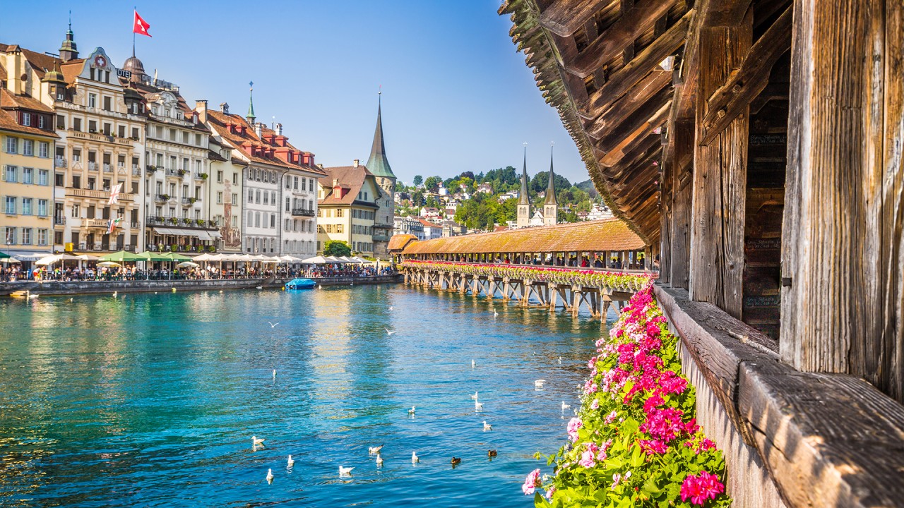 Visit the enchanting city of Lucerne with Karine Hagen)
